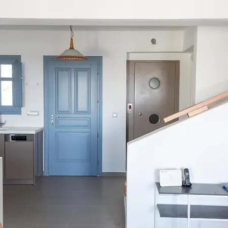Luxe Maroussi * Pyrgos Kallistis