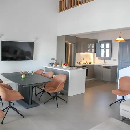 Luxe Maroussi * Pyrgos Kallistis