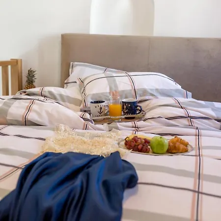 Luxe Maroussi Pýrgos