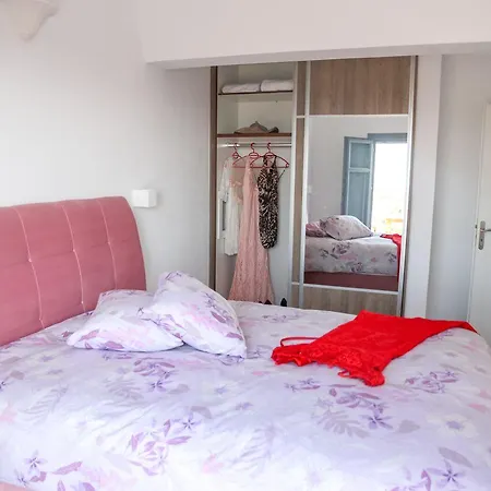 Luxe Maroussi * Pýrgos