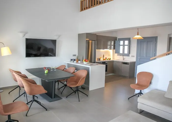 Luxe Maroussi * Pýrgos