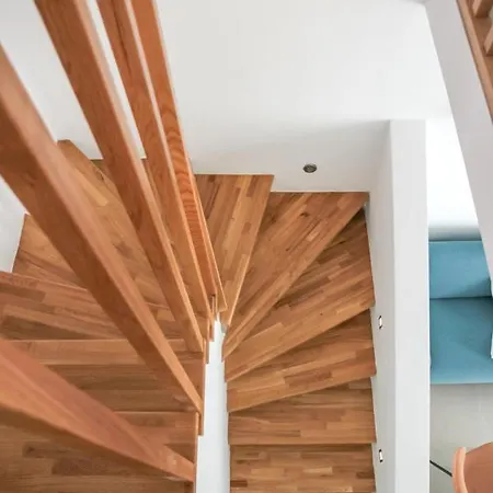 Luxe Maroussi * Pýrgos