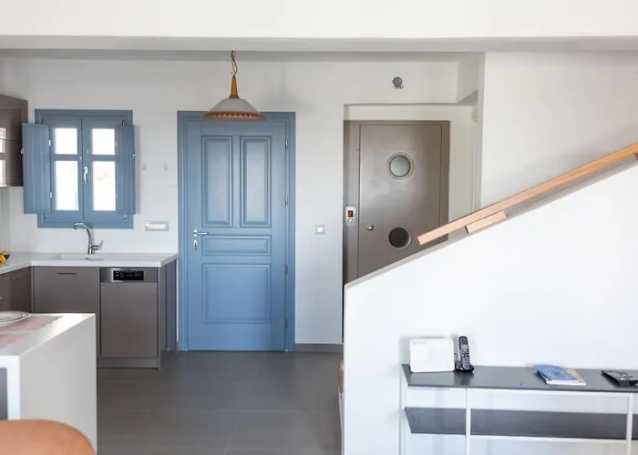 Luxe Maroussi * Pýrgos